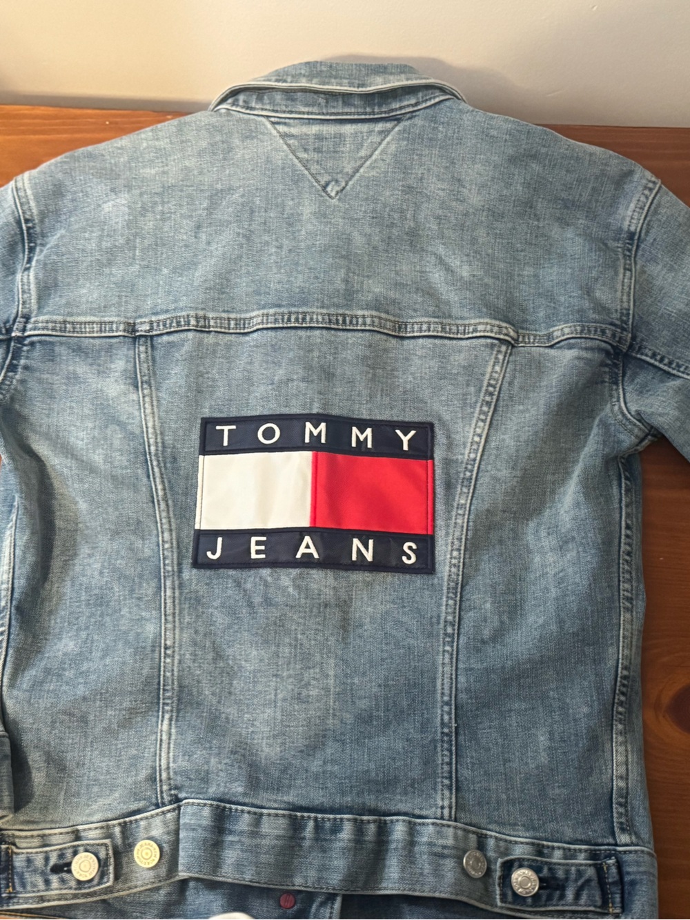 Tommy Hilfiger rare 90s Light Blue Denim Jacket Red & White Logo Patch unisex